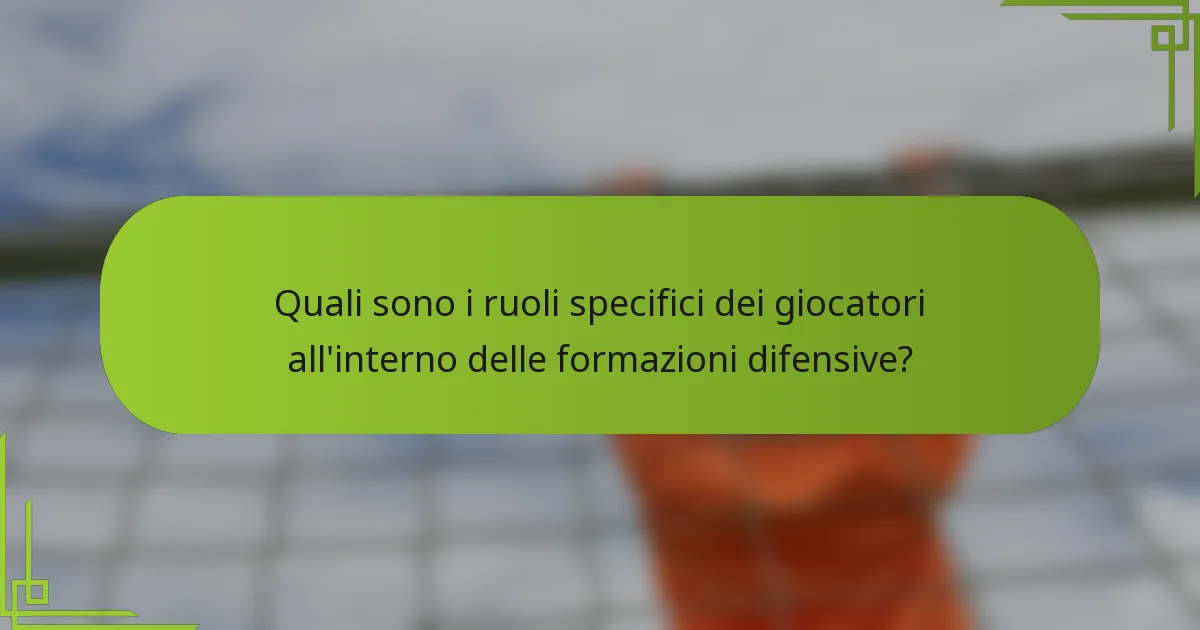 Quali sono i ruoli specifici dei giocatori all'interno delle formazioni difensive?